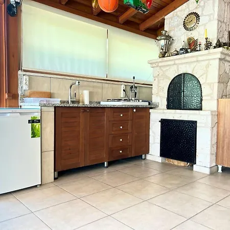 Centrally Located Very Large W Pool Jakuz And Car Park Villa *