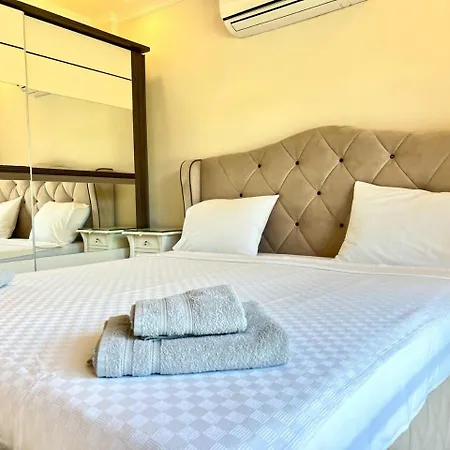 Centrally Located Very Large W Pool Jakuz And Car Park Villa