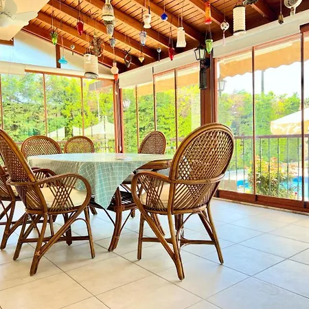 Centrally Located Very Large W Pool Jakuz And Car Park Villa *