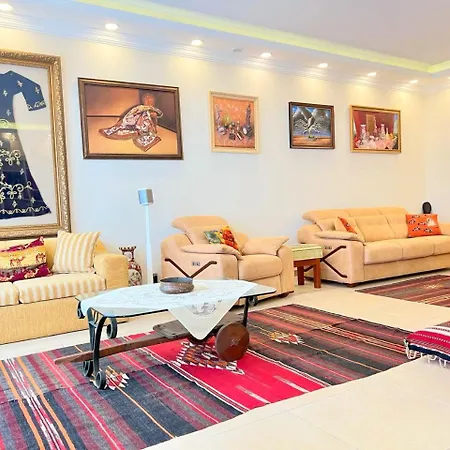 Centrally Located Very Large W Pool Jakuz And Car Park