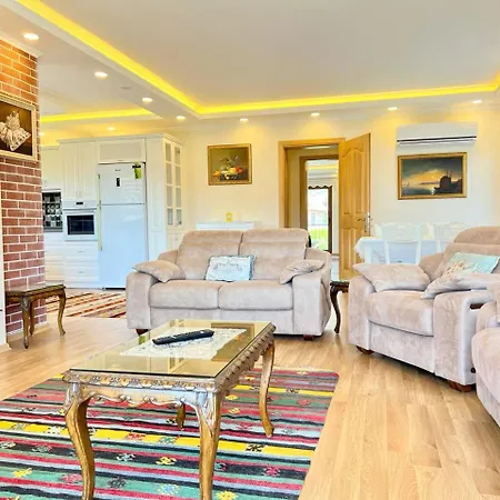 Centrally Located Very Large W Pool Jakuz And Car Park Villa *