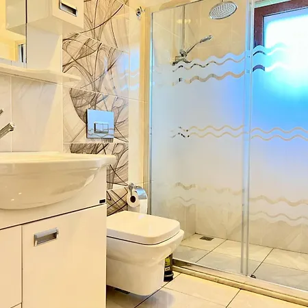 Villa Centrally Located Very Large W Pool Jakuz And Car Park Fethiye