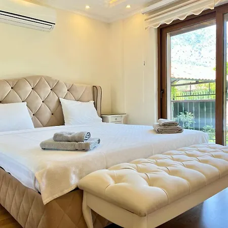 Centrally Located Very Large W Pool Jakuz And Car Park Villa Fethiye