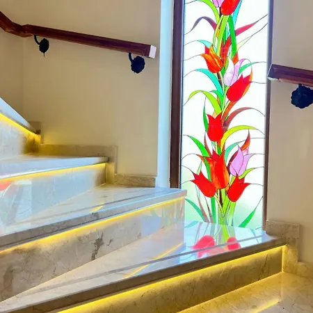 Centrally Located Very Large W Pool Jakuz And Car Park *