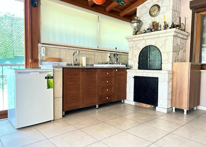 Centrally Located Very Large W Pool Jakuz And Car Park Villa *
