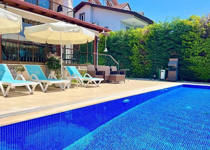 Vila Centrally Located Very Large W Pool Jakuz And Car Park Fethiye