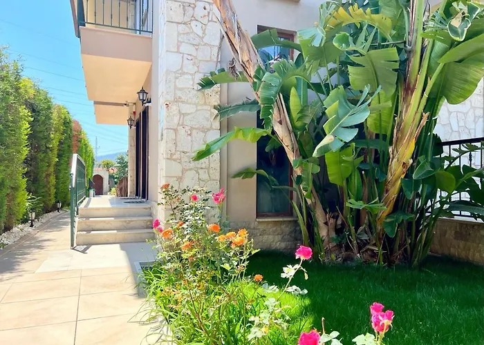 Centrally Located Very Large W Pool Jakuz And Car Park Vila Fethiye