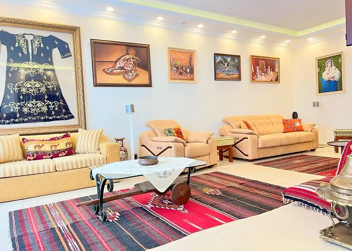 Centrally Located Very Large W Pool Jakuz And Car Park