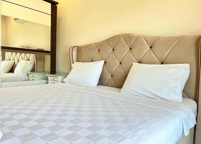 Centrally Located Very Large W Pool Jakuz And Car Park Vila Fethiye