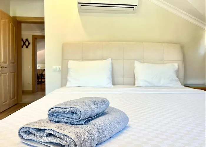 Vila Centrally Located Very Large W Pool Jakuz And Car Park Fethiye