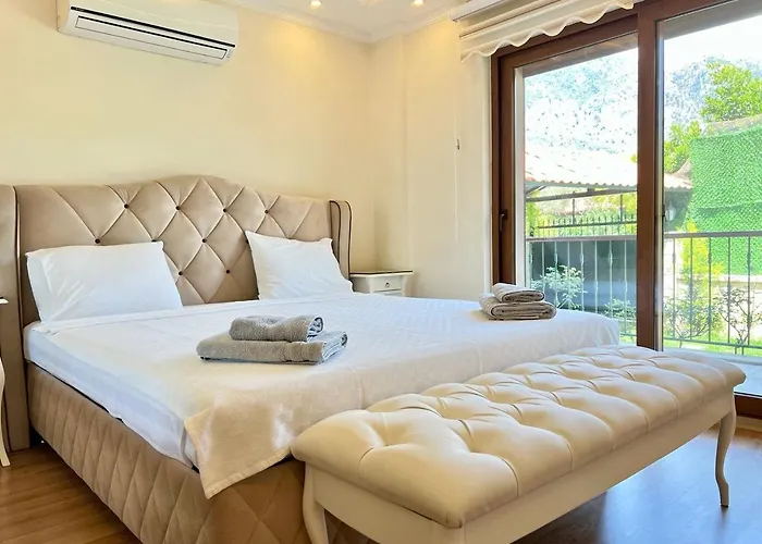 Centrally Located Very Large W Pool Jakuz And Car Park Villa Fethiye
